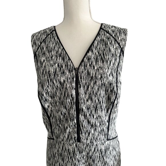 BANANA REPUBLIC Black White Patterned Work Pencil Dress Size 4 - Picture 4 of 9